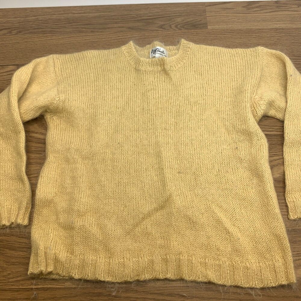 All Points by reference Vintage Mohair Blend Beige Crew Neck Sweater Size Medium